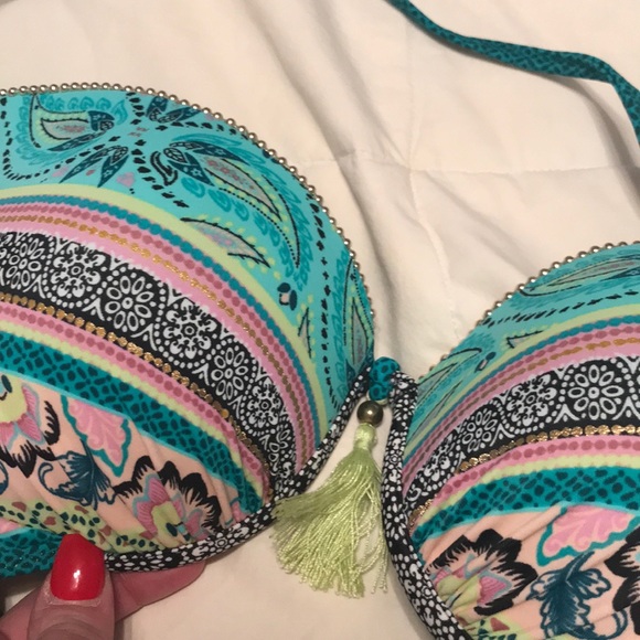 Bundle deal! Two beautiful Bikini Tops - Picture 3 of 4